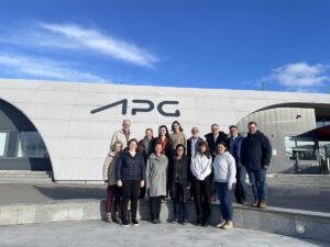 Team und Kurt Misak-Huber vor der APG-Steuerzentrale