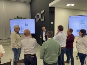 Team im Gespräch mit Kurt Misak-Huber von der APG