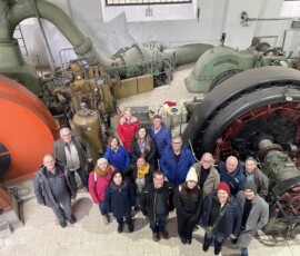 Gruppenfoto in der Maschinenhalle des EVN Speicherkraftwerk Wienerbruck